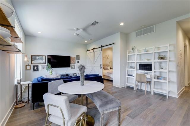 Open, bright and a fabulous location!