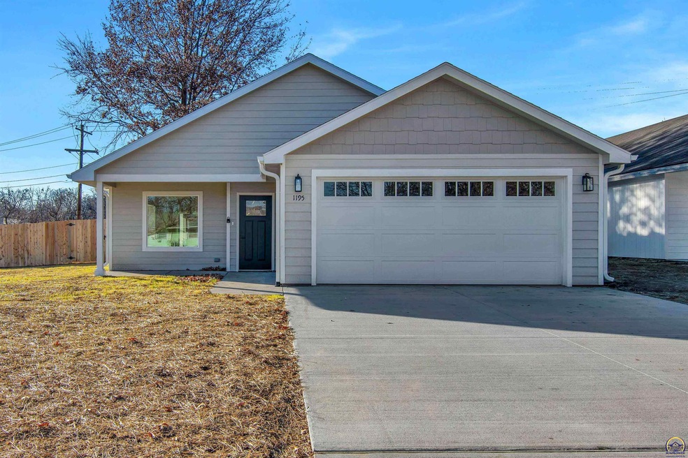 1195 SW Seabrook Ave, Topeka, KS 66604 - photo 1