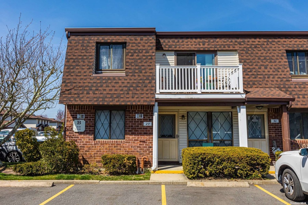29 Cambridge Dr W unit 29, Copiague, NY 11726 - photo 1