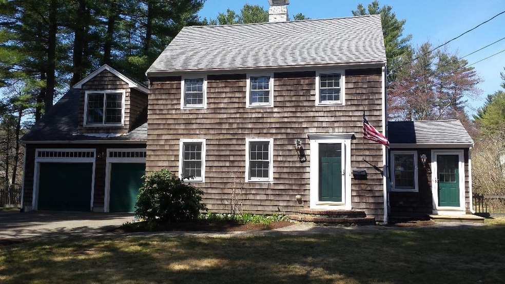 521 Old Post Rd, Walpole, MA 02081 - photo 1