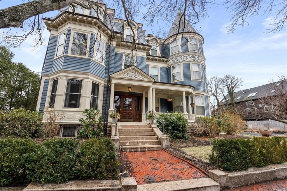 10 Chester St unit 7, Cambridge, MA 02140 - photo 1