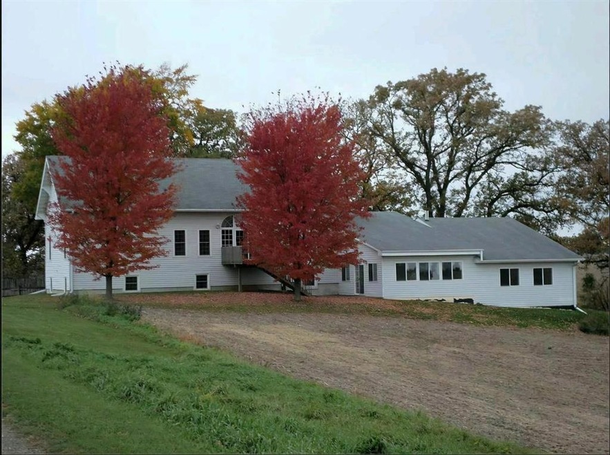 1008 S 28th Ave W, Newton, IA 50208 - photo 1