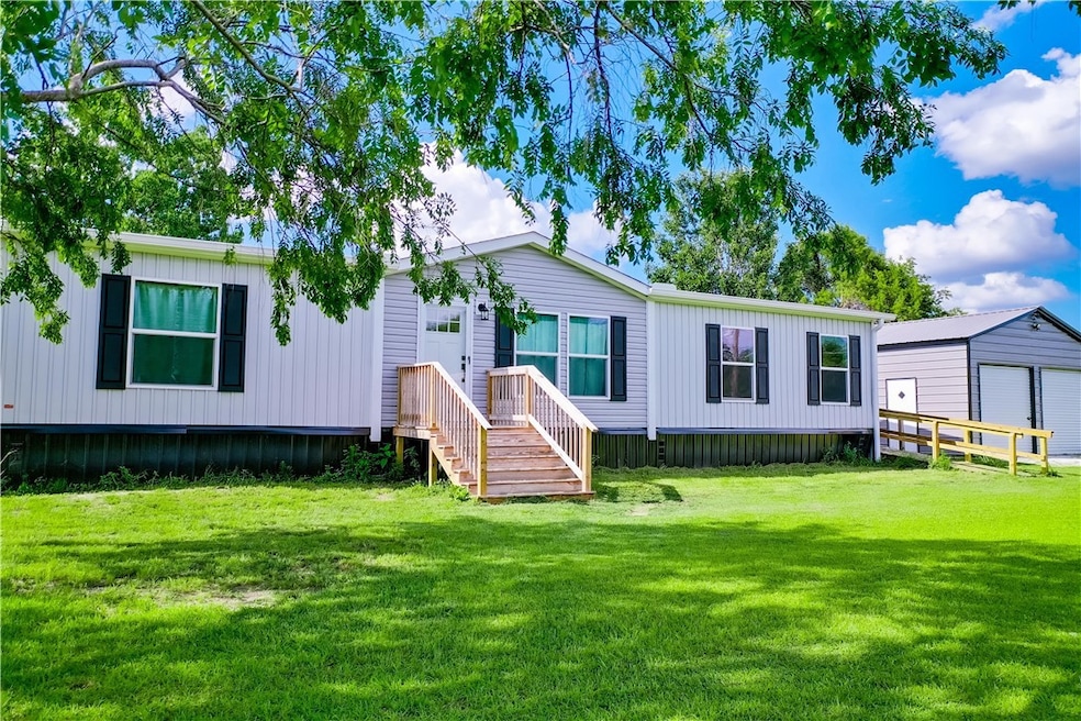 4159 Folks Dr, Blackshear, GA 31516 - photo 1