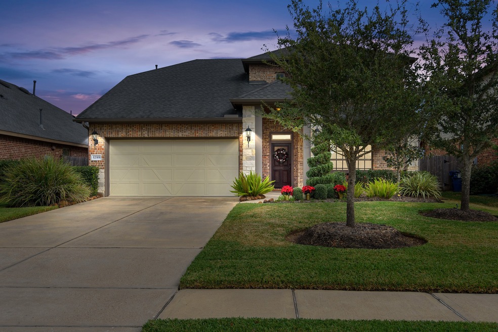 Welcome home to 12319 Spellbrook Point Lane, BEAUTIFUL brick and stone elevation. Conveniently located in the delightful Villages of Northpointe neighborhood.