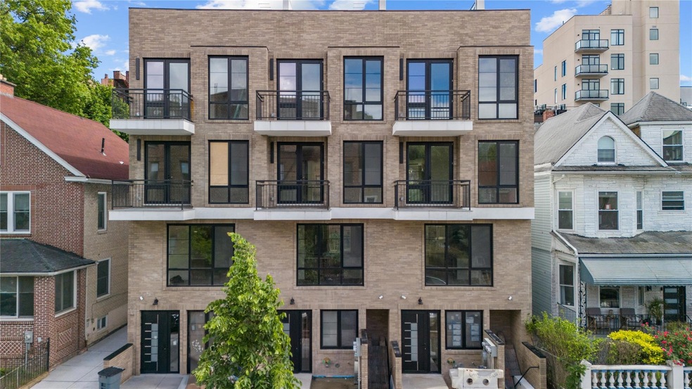 Pending $2,750,000 • Co-Listing Agent