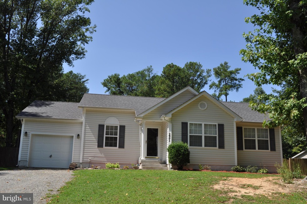 221 Traveller Cir, Montross, VA 22520 - photo 1