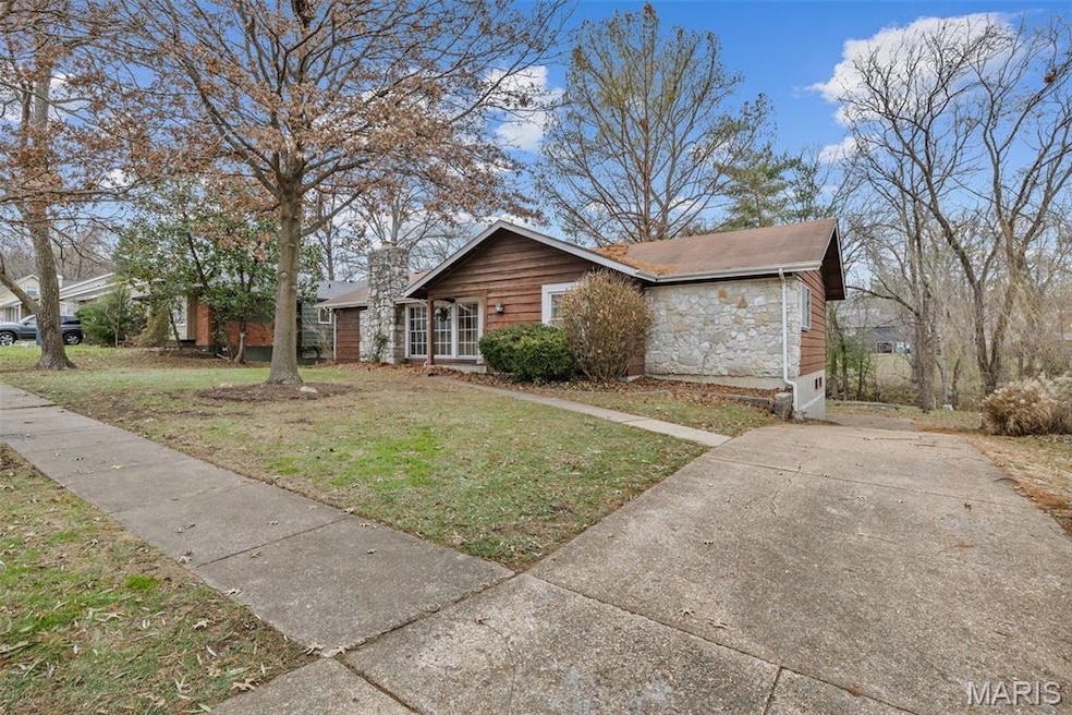 807 Garonne Dr, Ballwin, MO 63021 - photo 1