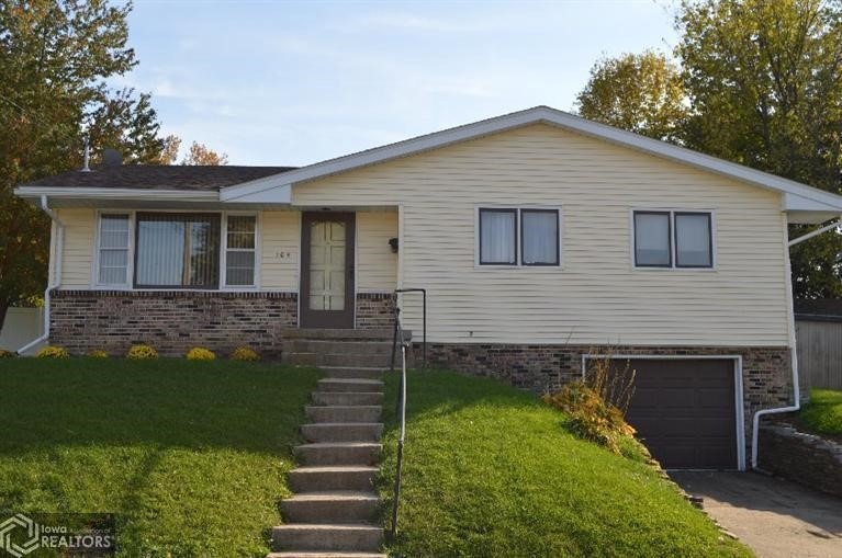 104 Swanson Dr, Shenandoah, IA 51601 - photo 1