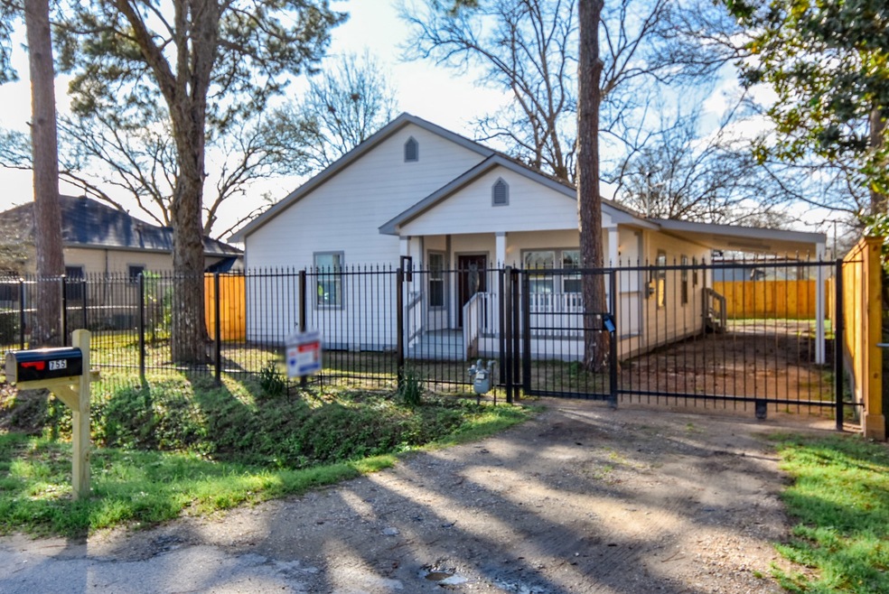 755 Enterprise St, Houston, TX 77088 - photo 1