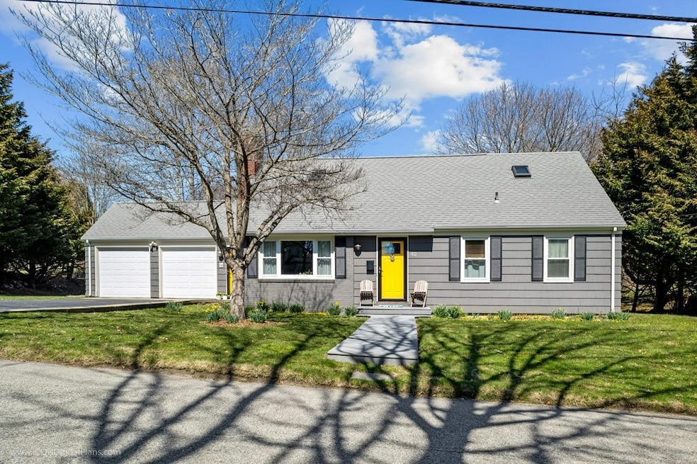 42 Bateman Ave, Newport, RI 02840 - photo 1