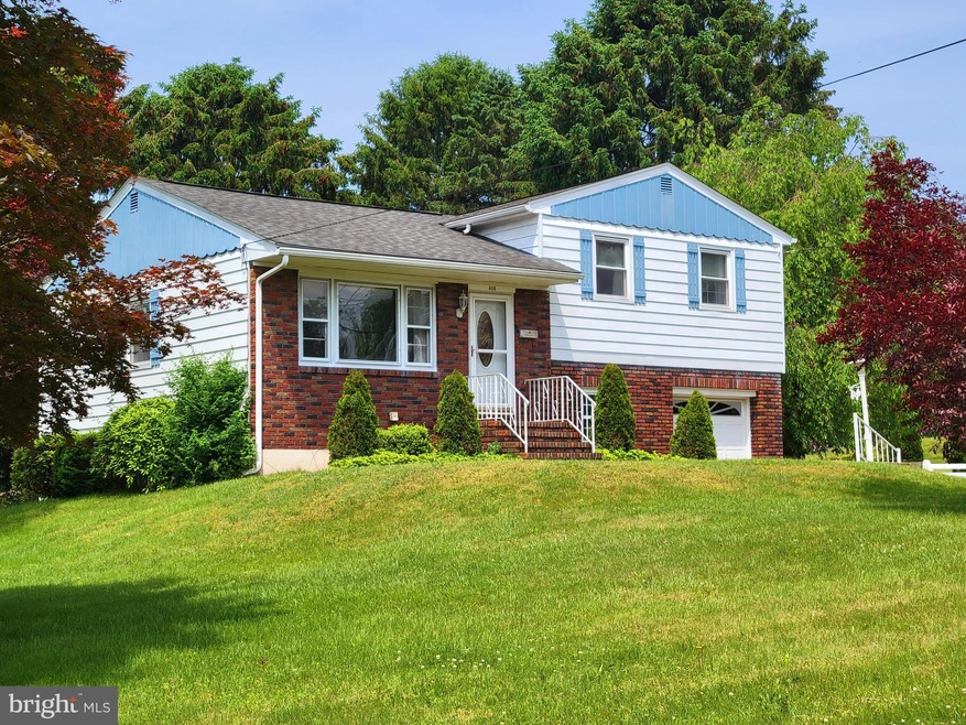 406 N Nescopec St, Tamaqua, PA 18252 - photo 1