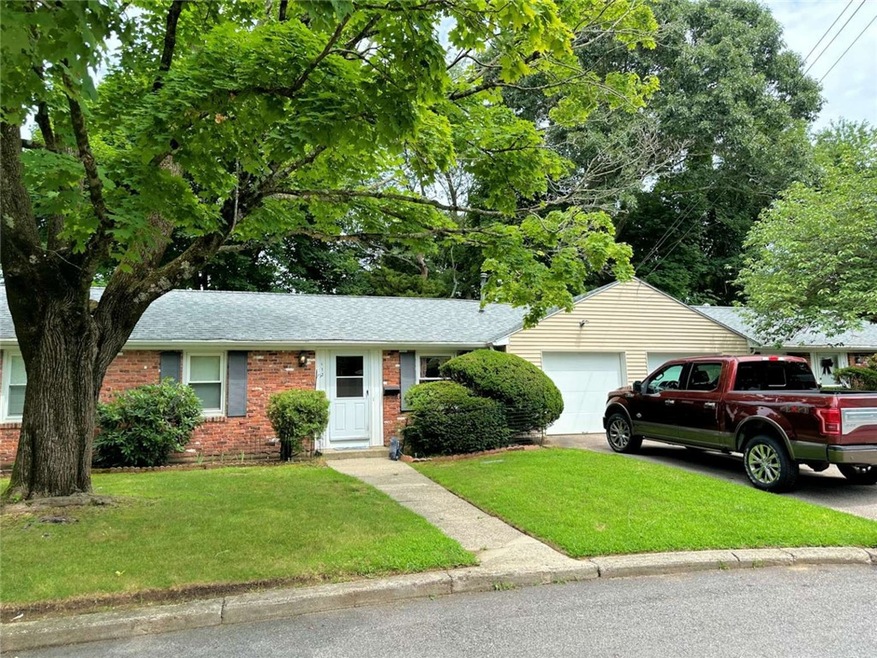 112 Keystone Dr unit 112, Warwick, RI 02889 - photo 1