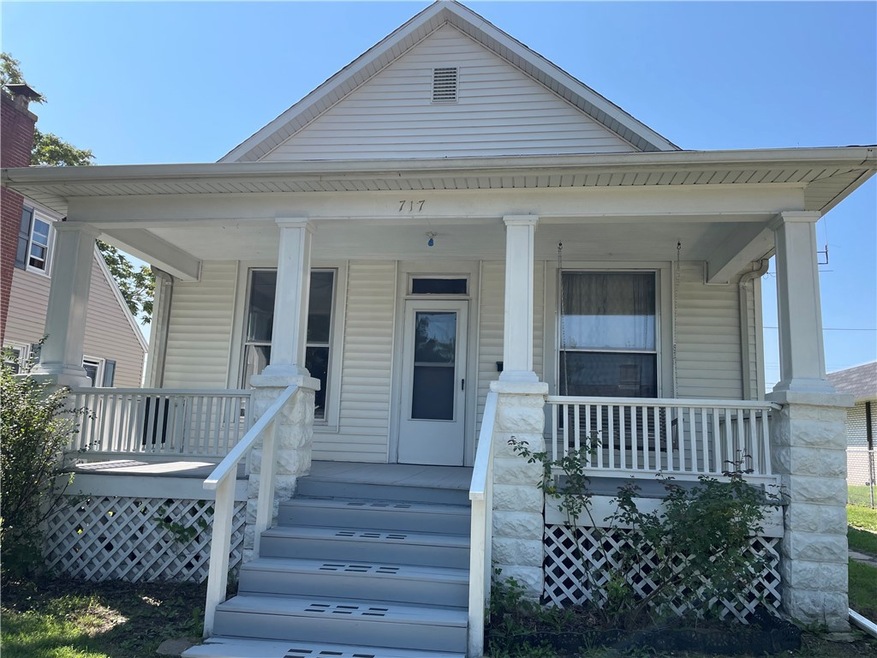 717 Broadway Ave, Mattoon, IL 61938 - photo 1