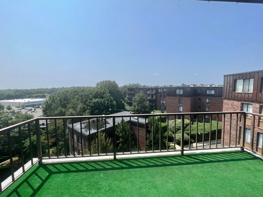 1008 Paradise Rd unit PHF, Swampscott, MA 01907 - photo 1