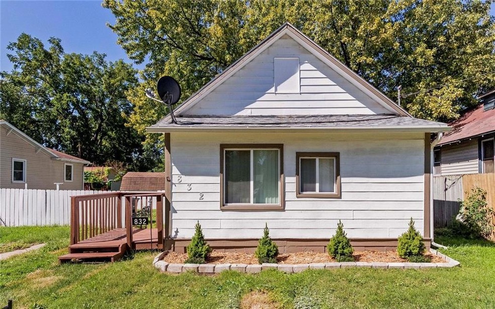 832 E 24th Ct, Des Moines, IA 50317 - photo 1