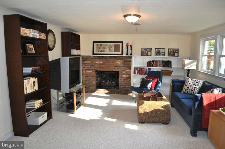 3504 Barkley Dr, Fairfax, VA 22031 - photo 1