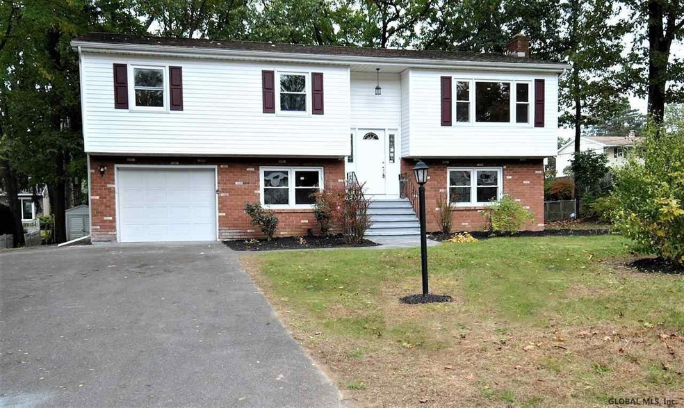 18 Bethwood Dr, Albany, NY 12211 - photo 1