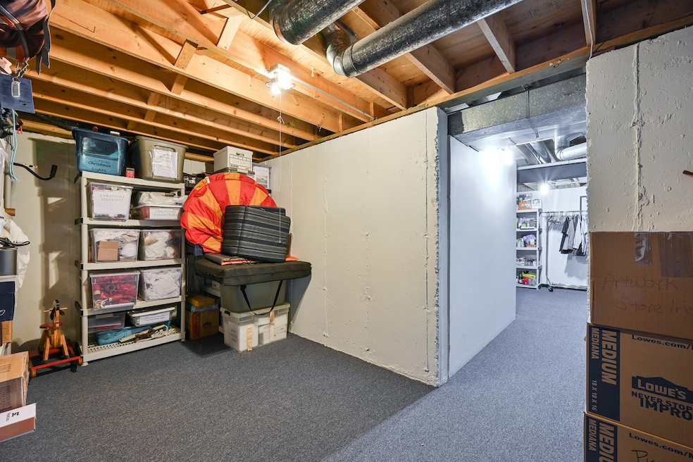 422 Byron Ct, Wheaton, IL 60187 - photo 1