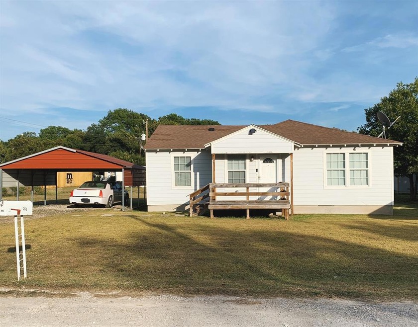 265 Spring Valley Cir, Azle, TX 76020 - photo 1