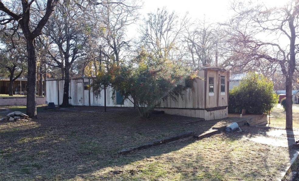 538 Blue Jay Ct, Granbury, TX 76049 - photo 1