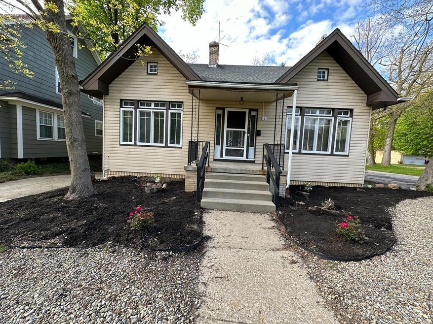 3315 Euclid Heights Blvd, Cleveland, OH 44118 - photo 1