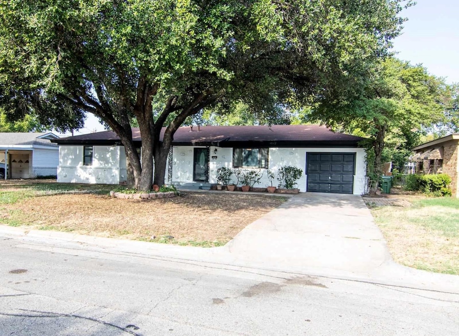 809 Glenda Dr unit B, Bedford, TX 76022 - photo 1