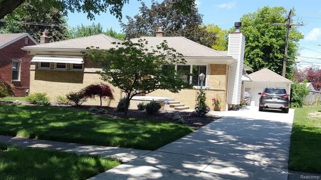 18730 Pinecrest Dr, Allen Park, MI 48101 - photo 1