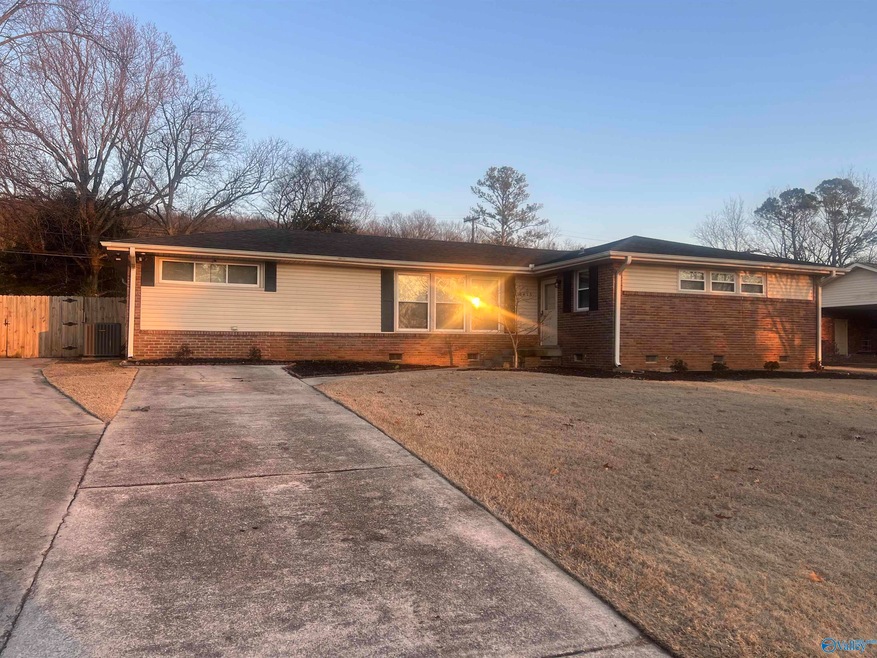 6415 Chadwell Rd SW, Huntsville, AL 35802 - photo 1