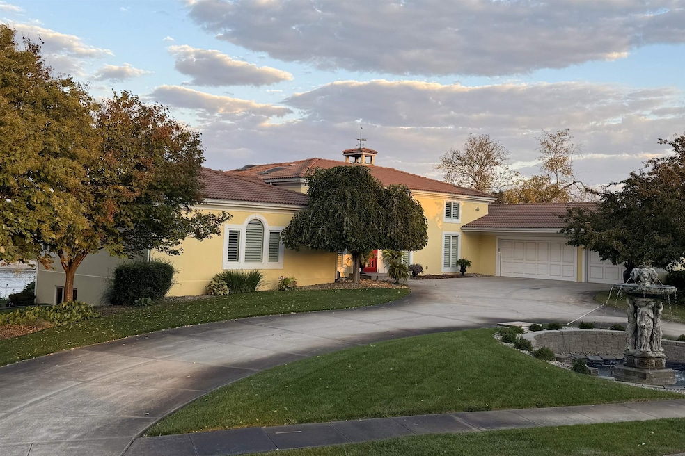 2052 W Camino Real St, Columbus, NE 68601 - photo 1