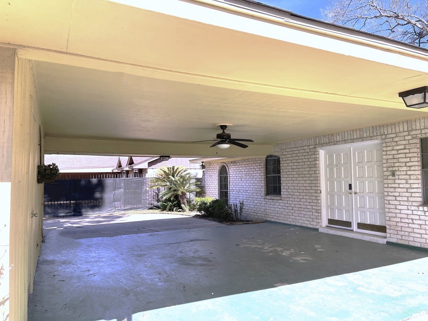 7522 Deep Forest Dr, Houston, TX 77088 - photo 1