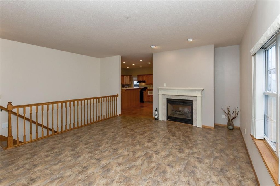 2905 Dennis Dr NW, Cedar Rapids, IA 52405 - photo 1