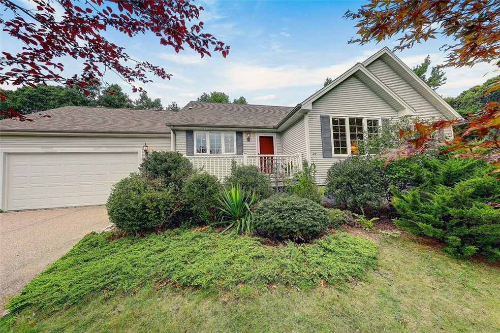 33 Dawn Ct, Wakefield, RI 02879 - photo 1