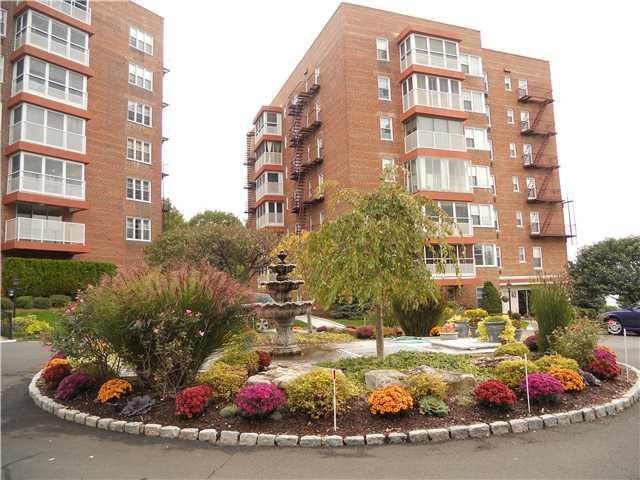 Salisbury Point unit 4E, Nyack, NY 10960 - photo 1
