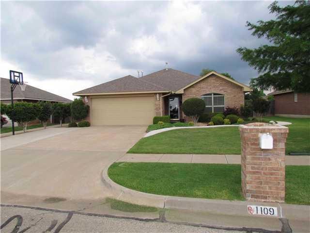 1109 Barbary Dr, Norman, OK 73072 - photo 1