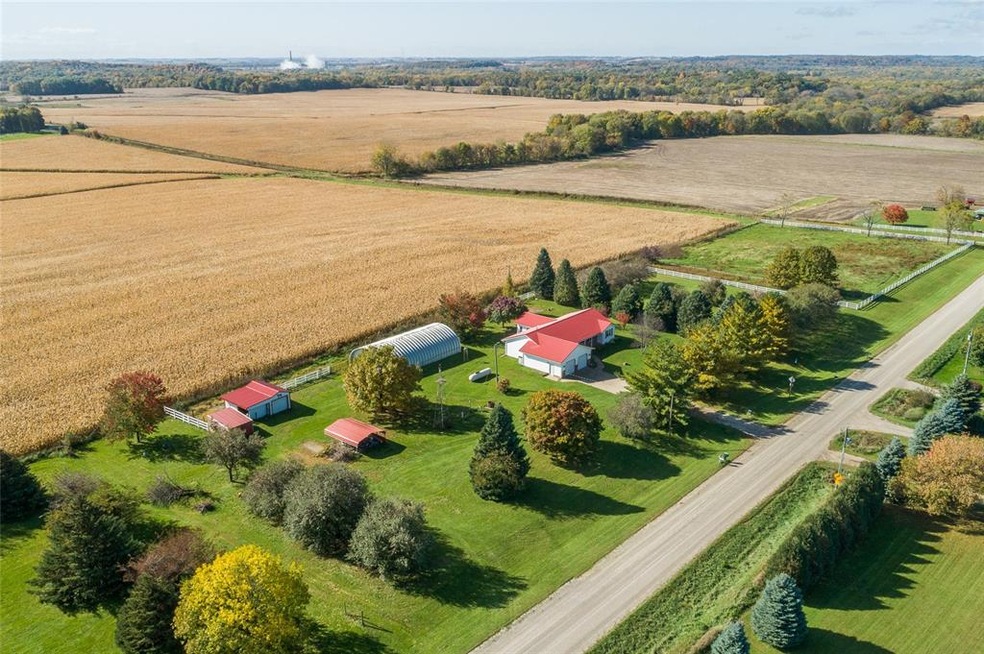 3870 Greens Grove Rd, Center Point, IA 52213 - photo 1