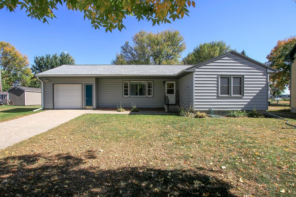 221 3rd Ave S, Brownton, MN 55312 - photo 1