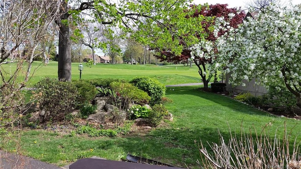 614 Cherokee Ln unit A, Stratford, CT 06614 - photo 1