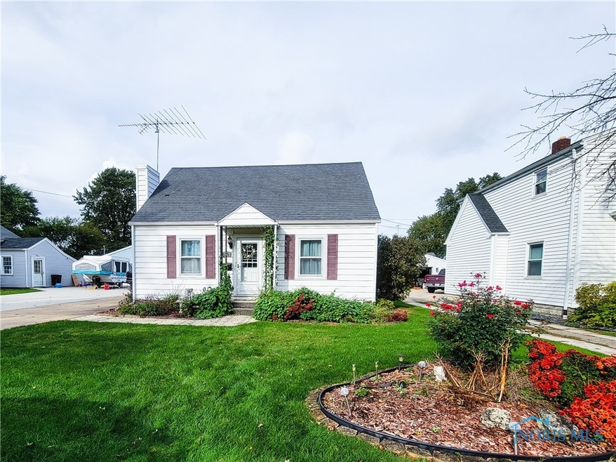 816 W College Ave, Woodville, OH 43469 - photo 1