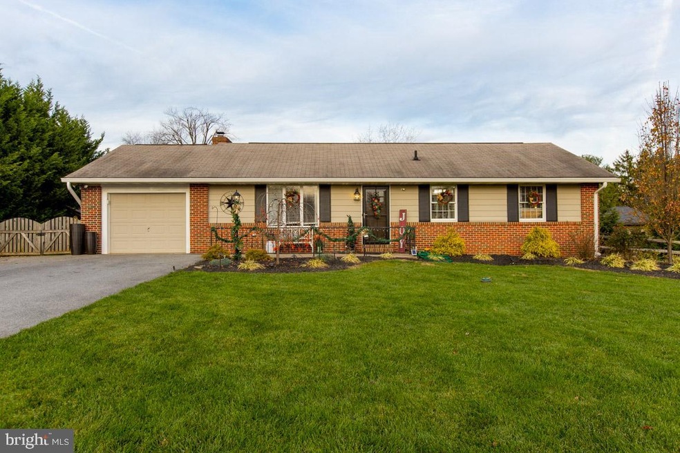 112 Roosevelt Rd, Sykesville, MD 21784 - photo 1