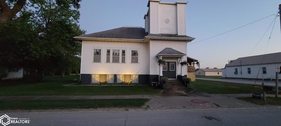 202 E Pleasant St, Cincinnati, IA 52549 - photo 1