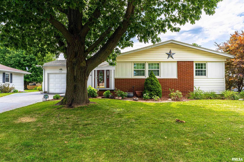 1504 Rutledge Dr, Lincoln, IL 62656 - photo 1