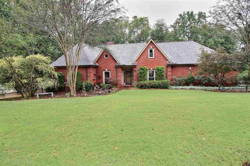 Huge lot on a quiet cove!