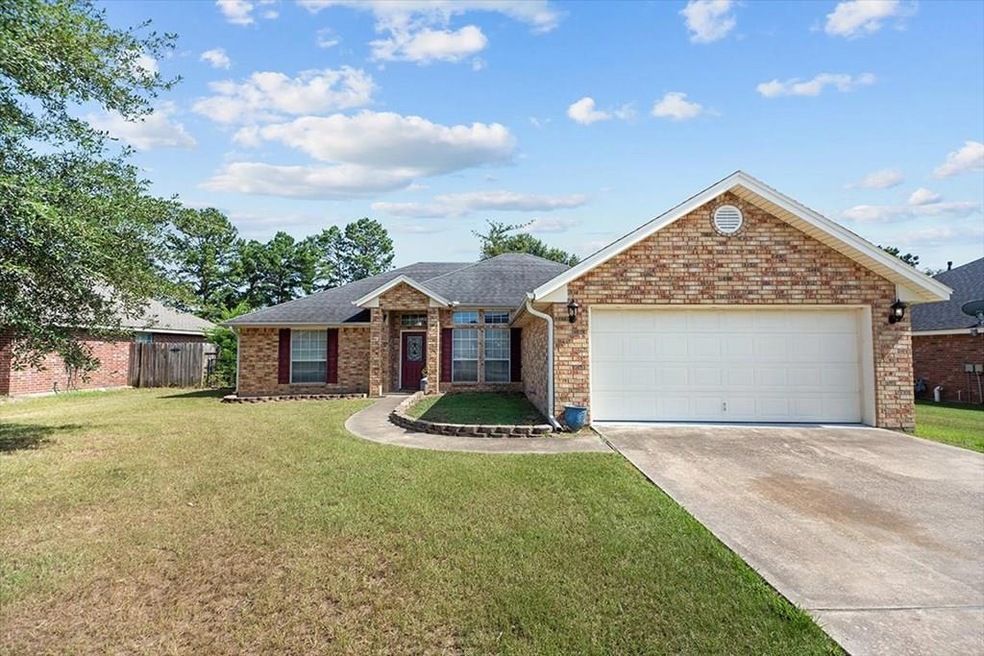 201 Sandalwood St, Lufkin, TX 75904 - photo 1