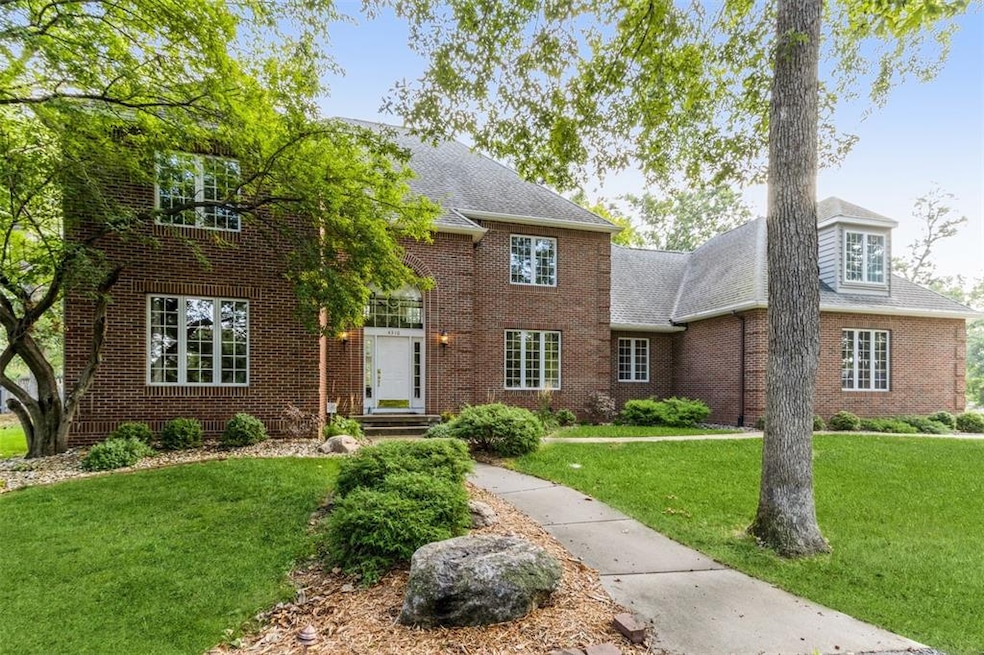 4310 Oak Leaf Ct NE, Cedar Rapids, IA 52411 - photo 1