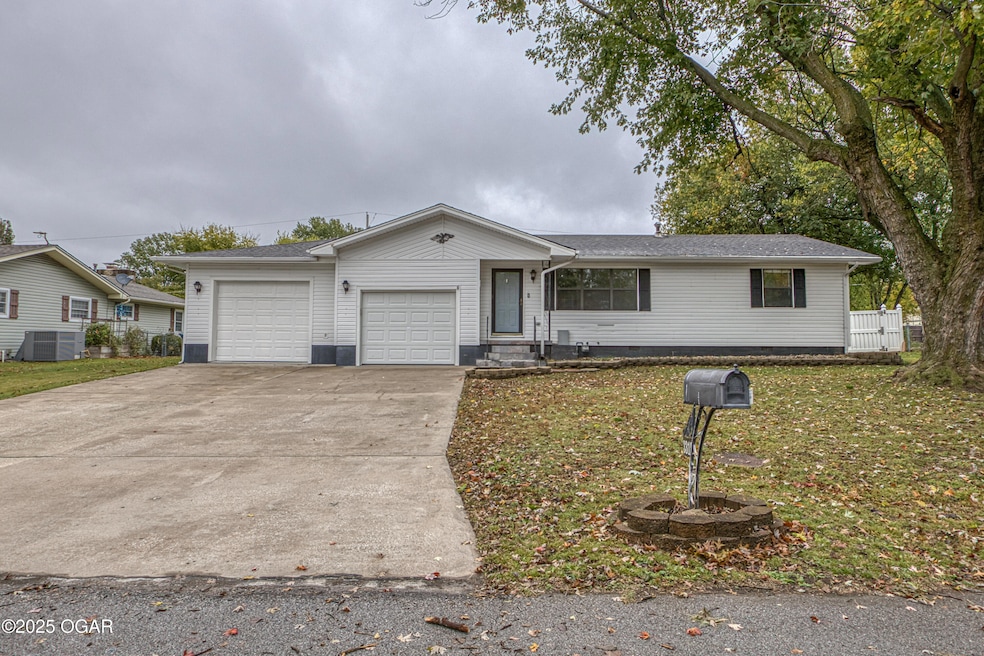 3317 Finley Ave, Joplin, MO 64804 - photo 1