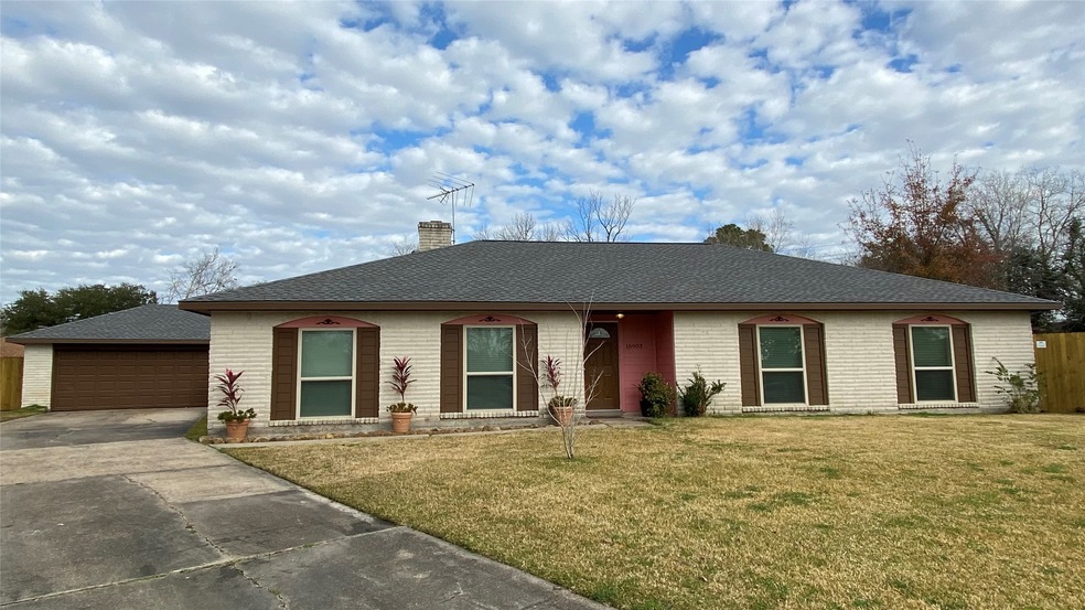 16903 Ravine Cir, Friendswood, TX 77546 - photo 1