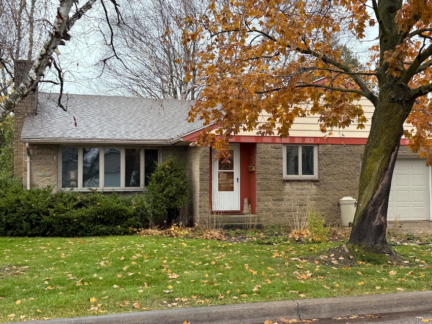 605 Newton Ave, Sault Sainte Marie, MI 49783 - photo 1