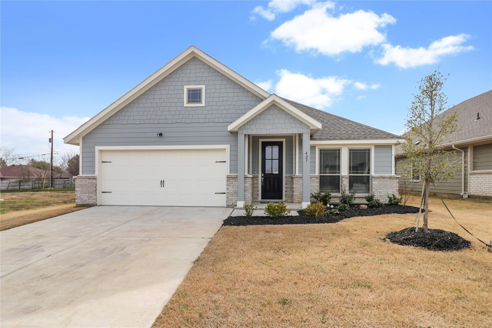 427 Rose Ave, Cleburne, TX 76033 - photo 1