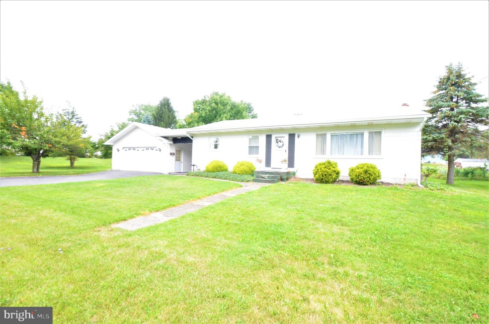 1207 Bayberry Rd, Pen Argyl, PA 18072 - photo 1