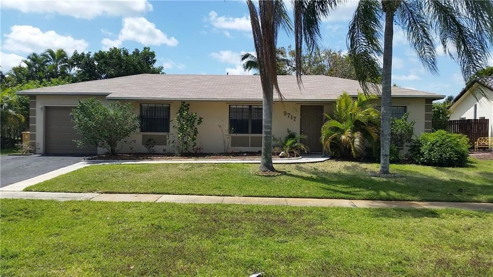 9717 Richmond Cir, Boca Raton, FL 33434 - photo 1